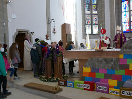 Bischof Dr. Michael Gerber besucht St. Crescentius (Foto: Karl-Franz Thiede)